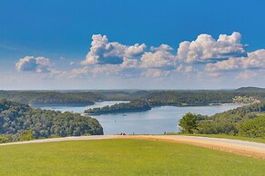 Dale Hollow Lake Views & Hot Tub: Tennessee Escape