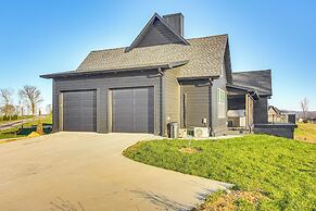 Dale Hollow Lake Views & Hot Tub: Tennessee Escape