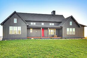 Dale Hollow Lake Views & Hot Tub: Tennessee Escape