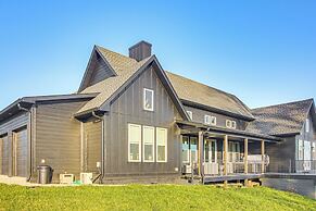 Dale Hollow Lake Views & Hot Tub: Tennessee Escape