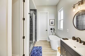 Dale Hollow Lake Views & Hot Tub: Tennessee Escape