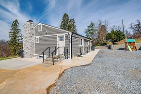 5 Mi to Dtwn: Family-friendly Home in Roanoke!