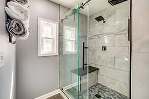 5 Mi to Dtwn: Family-friendly Home in Roanoke!