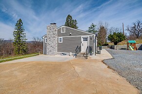 5 Mi to Dtwn: Family-friendly Home in Roanoke!