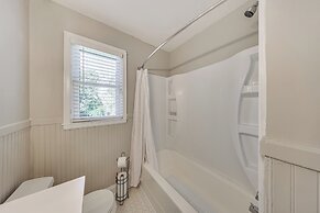 Golfer's Getaway Mins to Masters: Grill & Chill!