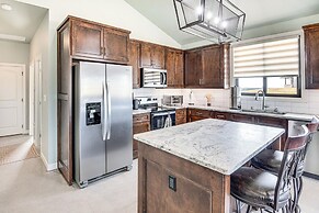 Family-friendly Apt w/ Lake Views in Ponca City!