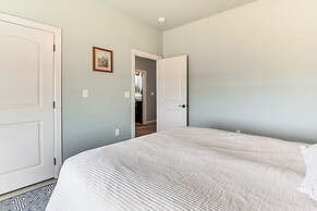 Family-friendly Apt w/ Lake Views in Ponca City!