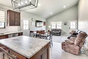 Family-friendly Apt w/ Lake Views in Ponca City!