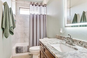 Family-friendly Apt w/ Lake Views in Ponca City!