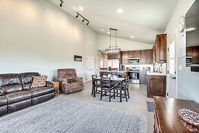 Family-friendly Apt w/ Lake Views in Ponca City!