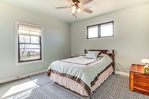 Family-friendly Apt w/ Lake Views in Ponca City!