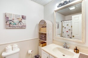 River Access & Gorgeous Views: Pisgah Forest Home!