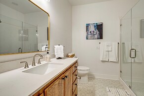 Furnished Deck + Views: Rural Schulenburg Retreat