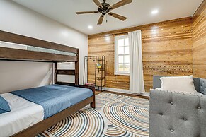 Furnished Deck + Views: Rural Schulenburg Retreat