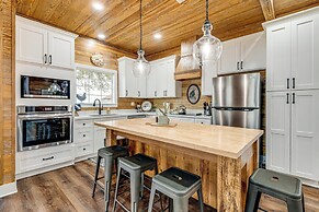 Furnished Deck + Views: Rural Schulenburg Retreat