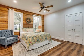 Furnished Deck + Views: Rural Schulenburg Retreat