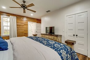 Furnished Deck + Views: Rural Schulenburg Retreat