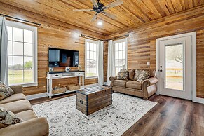 Furnished Deck + Views: Rural Schulenburg Retreat