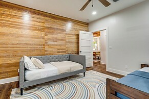 Furnished Deck + Views: Rural Schulenburg Retreat