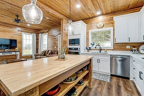 Furnished Deck + Views: Rural Schulenburg Retreat