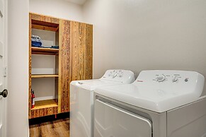 Furnished Deck + Views: Rural Schulenburg Retreat