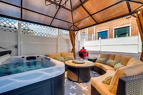 1 Mi to Dtwn: Hot Tub Haven in Richmond!