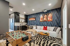 1 Mi to Dtwn: Hot Tub Haven in Richmond!