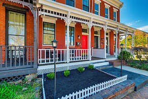 1 Mi to Dtwn: Hot Tub Haven in Richmond!