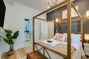 1 Mi to Dtwn: Hot Tub Haven in Richmond!