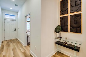 1 Mi to Dtwn: Hot Tub Haven in Richmond!