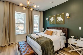 1 Mi to Dtwn: Hot Tub Haven in Richmond!