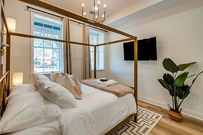 1 Mi to Dtwn: Hot Tub Haven in Richmond!