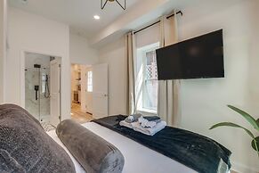 1 Mi to Dtwn: Hot Tub Haven in Richmond!