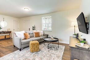 4 Mi to Dtwn: Dog-friendly Fayetteville Home