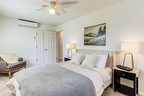 4 Mi to Dtwn: Dog-friendly Fayetteville Home