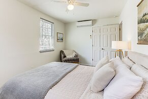 4 Mi to Dtwn: Dog-friendly Fayetteville Home