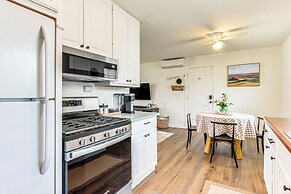 4 Mi to Dtwn: Dog-friendly Fayetteville Home