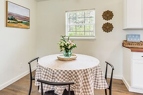 4 Mi to Dtwn: Dog-friendly Fayetteville Home