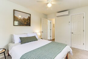 4 Mi to Dtwn: Dog-friendly Fayetteville Home