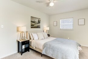 4 Mi to Dtwn: Dog-friendly Fayetteville Home