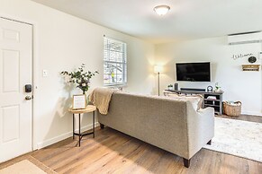 4 Mi to Dtwn: Dog-friendly Fayetteville Home