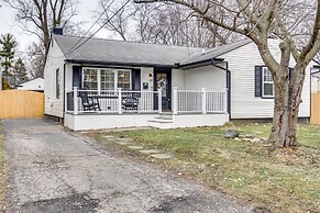 Screened Patio & Fire Pit: Modern Westerville Home