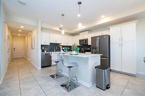 Family Condo 2Bd Close to Disney Storey Lake Resort 306 4731