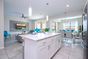 Gorgeous 2Bd Close to Disney Storey Lake Resort 303 3121