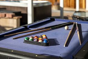 Desert Oasis Cozy Comfort Meets Outdoor Luxury