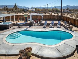 Desert Oasis Cozy Comfort Meets Outdoor Luxury