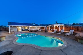 Desert Oasis Cozy Comfort Meets Outdoor Luxury