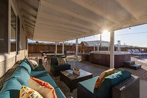 Desert Oasis Cozy Comfort Meets Outdoor Luxury