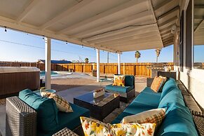 Desert Oasis Cozy Comfort Meets Outdoor Luxury