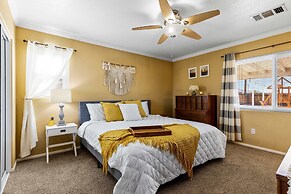 Desert Oasis Cozy Comfort Meets Outdoor Luxury